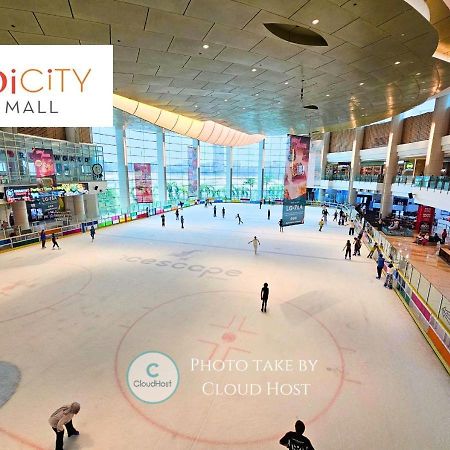 Conezion Near Ioi City Mall, Maeps Serdang, Putrajaya By Cloud Host Zewnętrze zdjęcie
